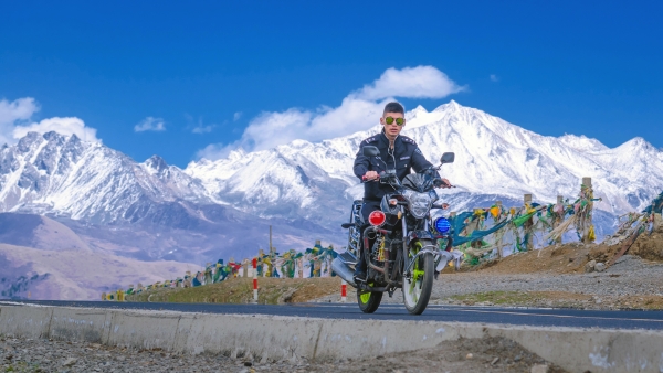 Tagong Grassland [Lhagang] is a small town in Garzê Tibetan Autonomous Prefecture of Western Sichuan Province, in South Western China.