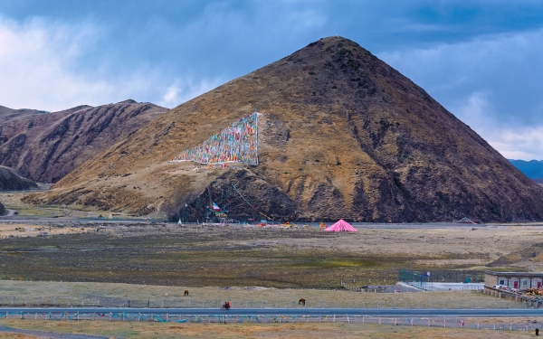 Tagong Grassland [Lhagang] is a small town in Garzê Tibetan Autonomous Prefecture of Western Sichuan Province, in South Western China.