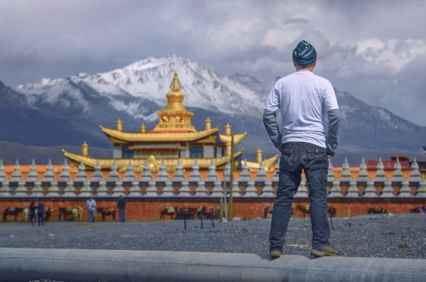 Tagong Grassland [Lhagang] is a small town in Garzê Tibetan Autonomous Prefecture of Western Sichuan Province, in South Western China.