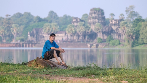 See Angkor Wat and Die