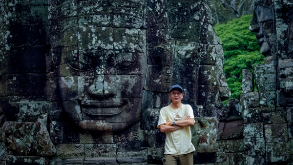 See Angkor Wat and Die