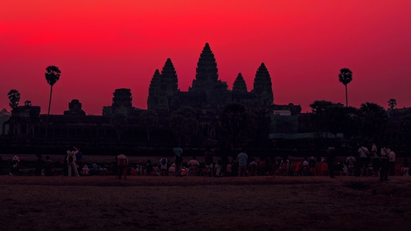 See Angkor Wat and Die