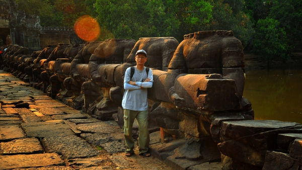 See Angkor Wat and Die