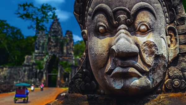 See Angkor Wat and Die