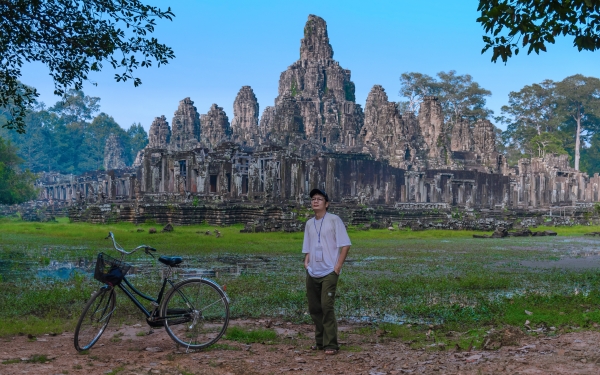 See Angkor Wat and Die